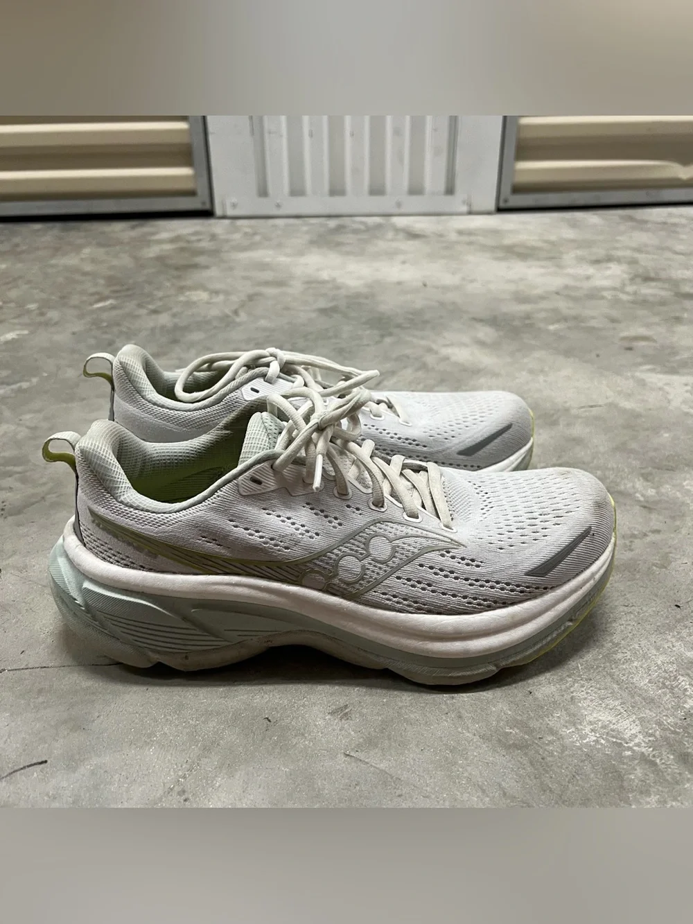 Saucony Hurricane 25 Women's Running Shoes Size 10.5 White Gray